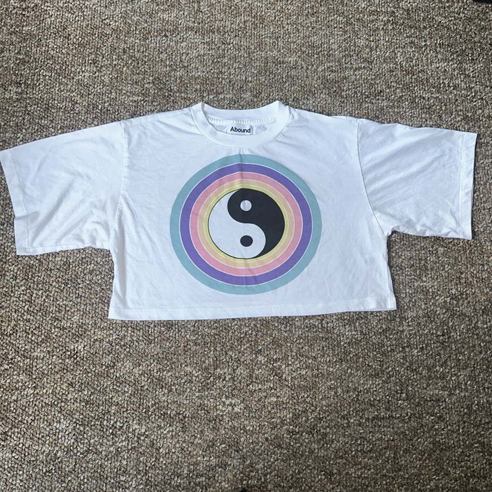 ABOUND Ying Yang Boxy Crop Top size medium like new only worn!